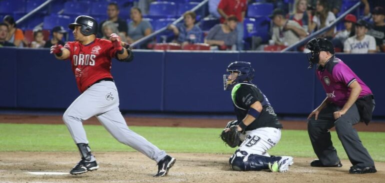 VENCE TOROS A SULTANES Y AVENTAJA EN SERIE DE PLAYOFFS