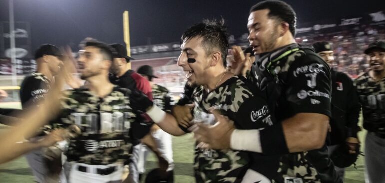 Toros al máximo, superan 5-4 a Rieleros y habrá séptimo juego