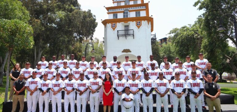 Posan Toros en fotografía oficial