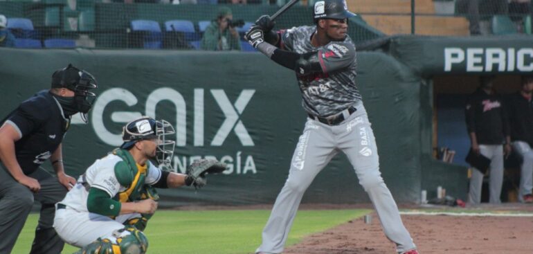 Gana Toros serie con avalancha ofensiva