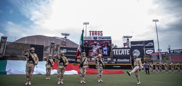 “Invaden” fuerzas armadas el estadio Chevron