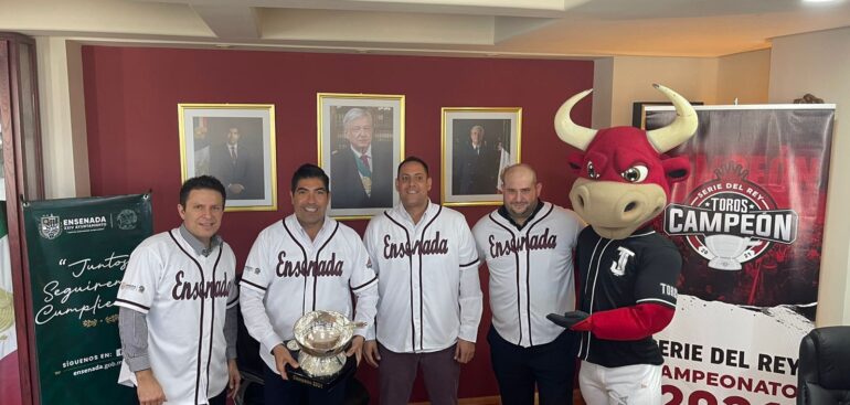 Reciben en Ensenada la Copa Zaachila