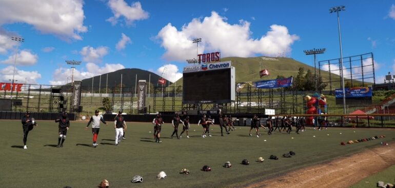 Calientan el bullpen en sesión vespertina