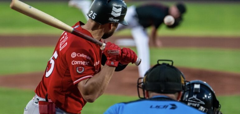 Gana Toros duelo en la cima