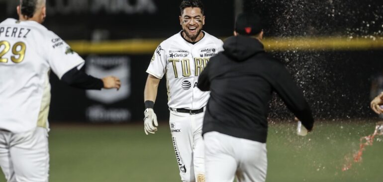 Remonta Toros por segunda noche consecutiva