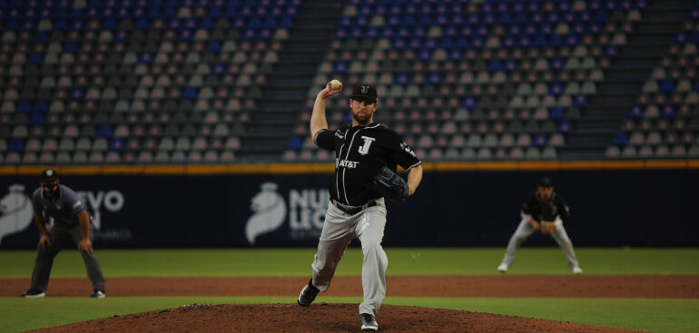 Pega Toros a Sultanes en diez entradas