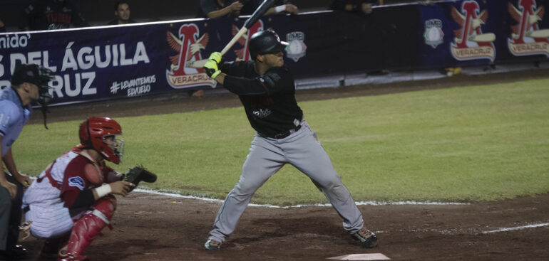 Toros vencen a Rojos del Águila en entradas extras