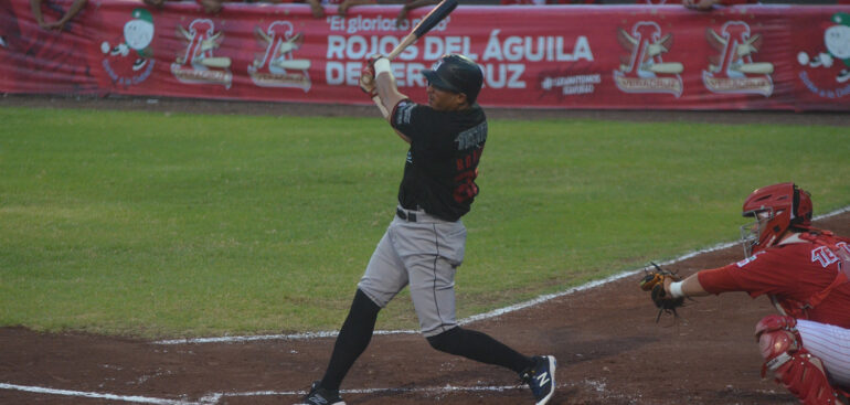 Ceden Toros último de la serie