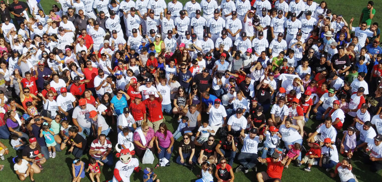 Festejan aficionados su día en el estadio Gasmart