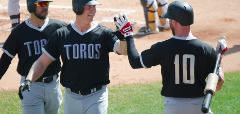 Toros superan a NC Dinos en Tucson