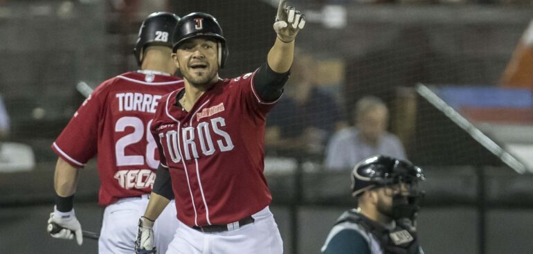 Gana Toros duelo de cuadrangulares y reclama serie