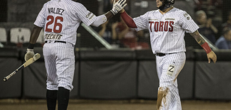 Abre Toros serie con pie derecho