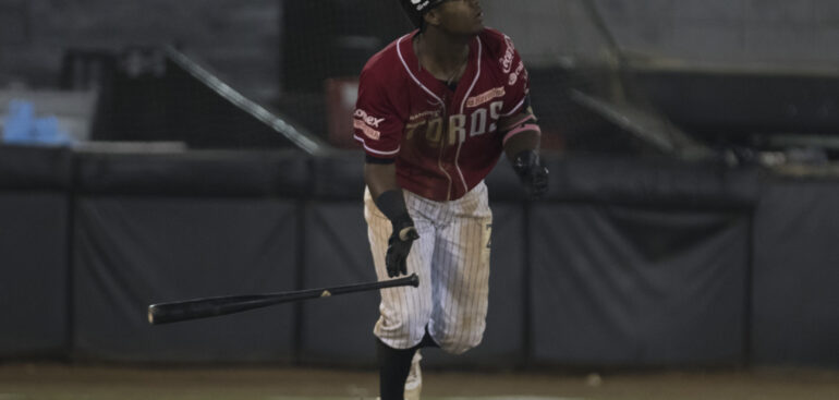 Mantienen Toros primer lugar; vencen a Sultanes