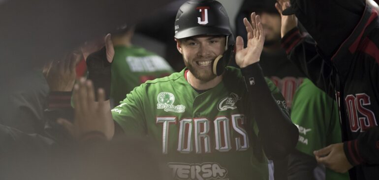 VISITA EL CAMPEÓN A SULTANES DE MONTERREY