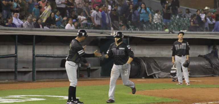 Vence Toros a Saraperos; igualan serie