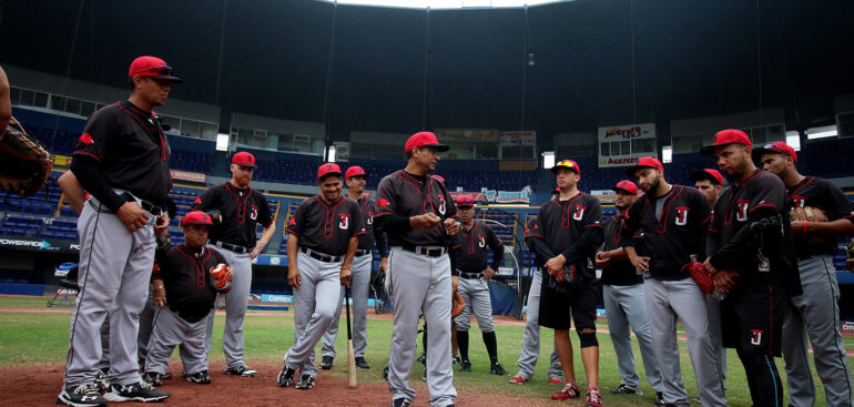 Cumplen Toros primer día de entrenamientos en Monclova