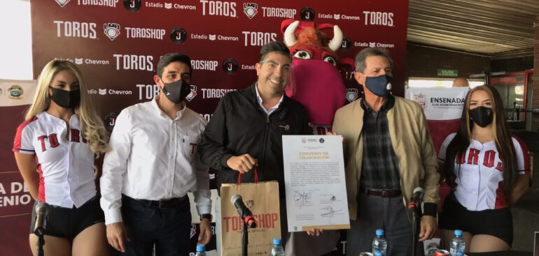 Firma Toros de Tijuana acuerdo por la niñez de Ensenada