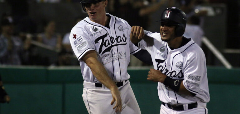 Remontan Toros y vencen a Guerreros al abrir serie