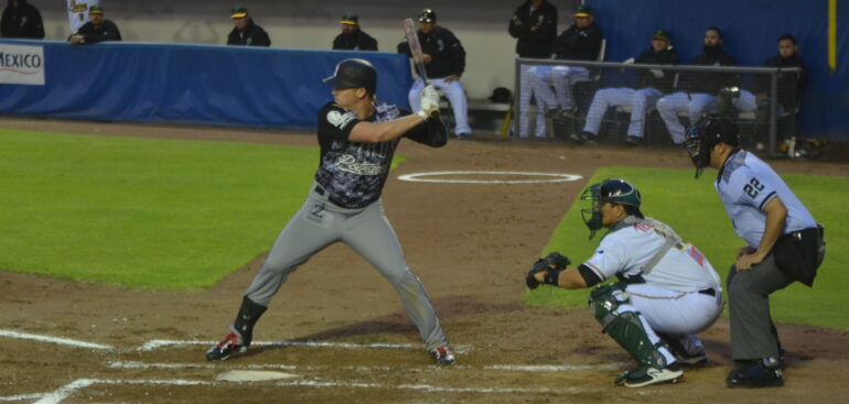 Remonta Toros y le pega al campeón