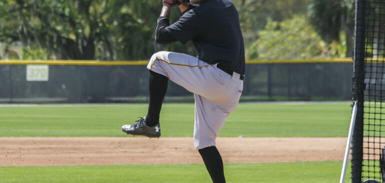 Fortalece Toros bullpen con Matt Nevarez