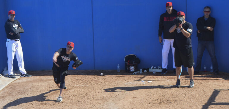 Sueltan brazos y truenan maderos en pretemporada de Toros de Tijuana