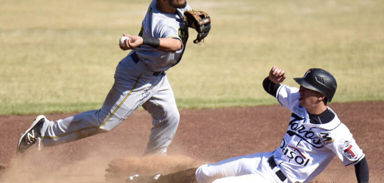 Toros caen en segundo de la serie contra Pericos