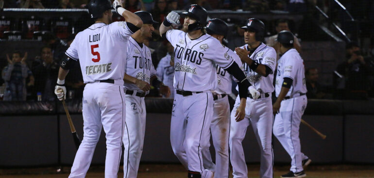 Reciben Toros a Acereros