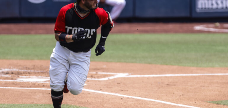 Encabeza Ricky Álvarez victoria de Toros