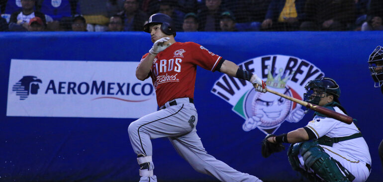 Valioso con el guante y con el bat