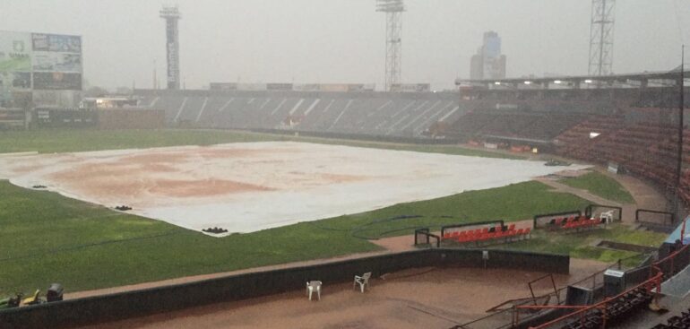 Lluvia suspende primero de la serie en Torreón