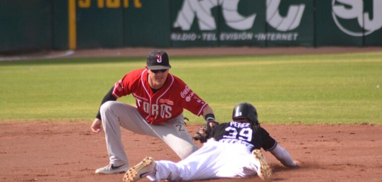 Gana Toros serie y acecha liderato