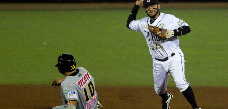 Intercambiaron ‘escobas’ Toros y Pericos en 2017