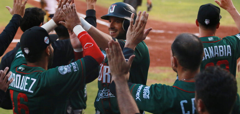 Toros a un triunfo de Serie de Campeonato