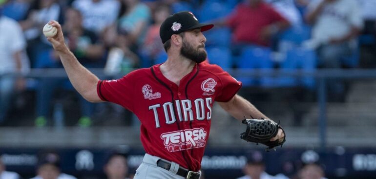 CAEN TOROS Y SE EMPAREJA LA SERIE EN MONTERREY