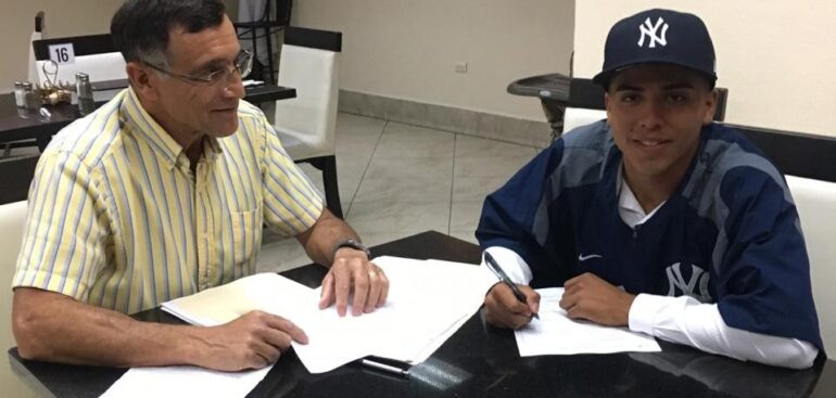 Exporta Toros de Tijuana a Yankees con firma de Jared Serna