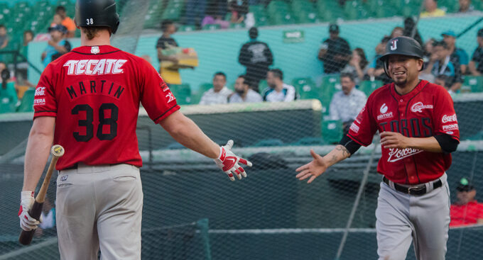 Toros superan a Saraperos en entradas extras