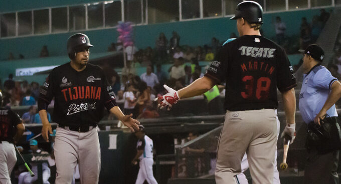 Toros voltean encuentro y ganan serie