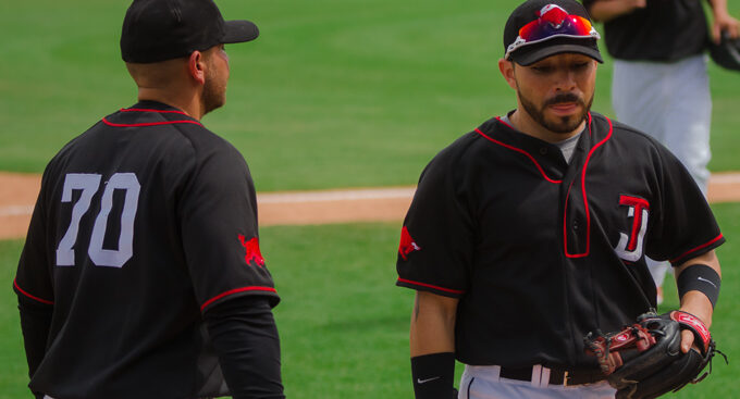 Toros caen ante Pericos en cerrado duelo