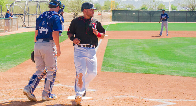 Toros empatan con Dodgers en Camelback Ranch