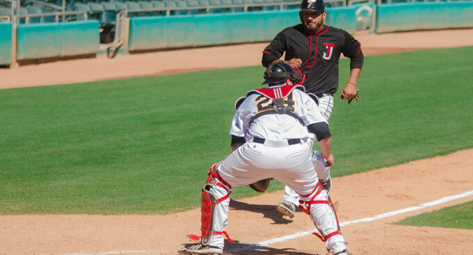 Alemania frena a Toros y dividen juego