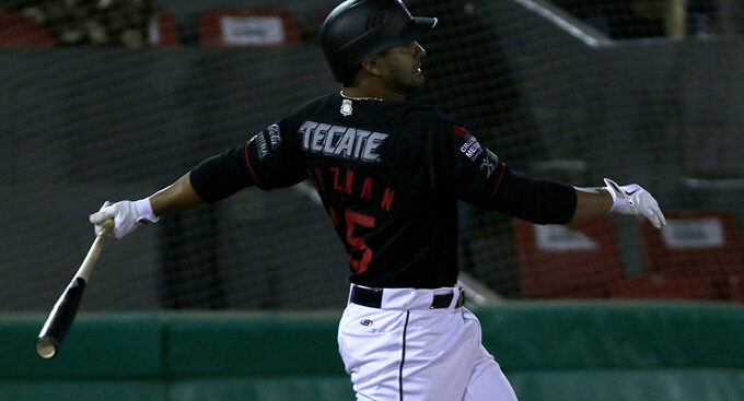 Abren Toros serie con triunfo