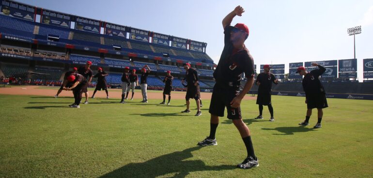 Invaden Toros de Tijuana el estadio Monterrey