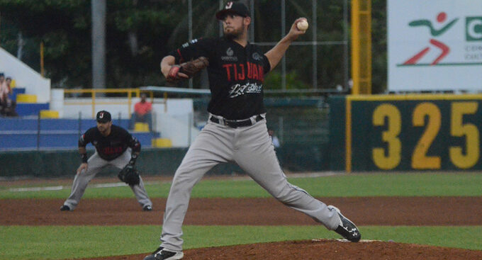 Toros ganan serie con joya de Peña