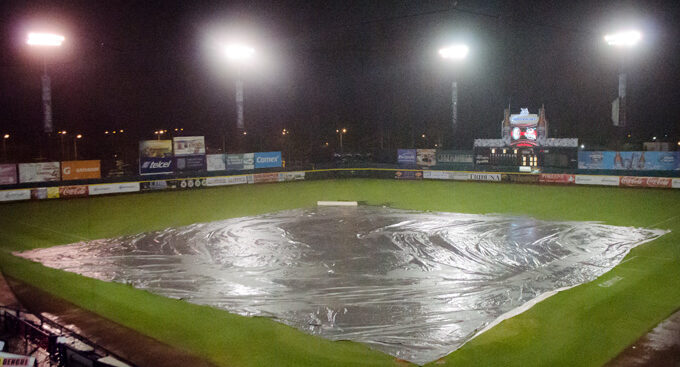 Fuertes lluvias cancelan final de serie