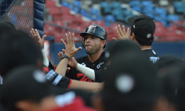 Toros abren con paliza en Monterrey