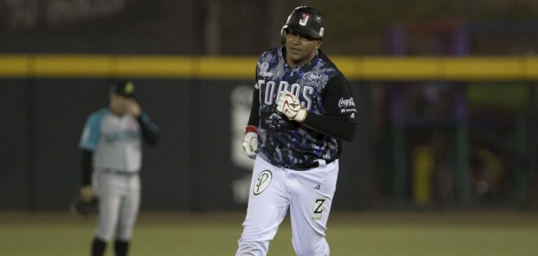 SE ESTRENA FREDERICH CEPEDA CON CUADRANGULAR EN TRIUNFO DE TOROS