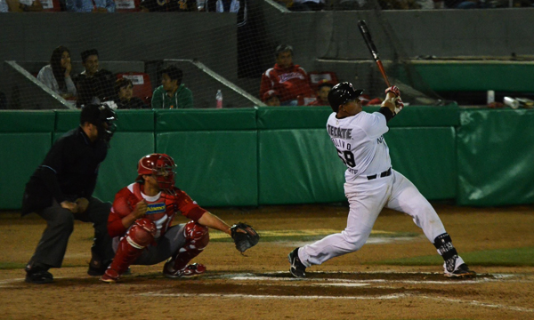 Fiesta completa en Tijuana; Toros repiten dosis a Diablos