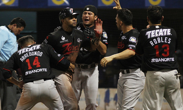 Alarga Toros serie con épica remontada