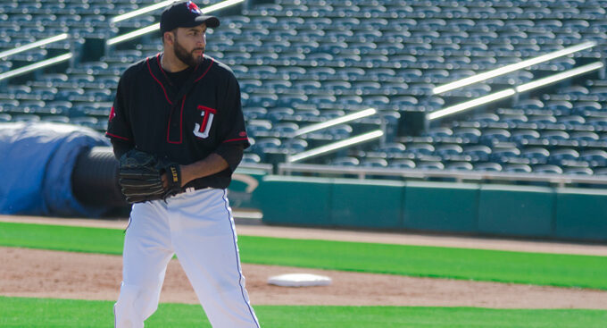 Toros lucen nueva piel en segundo día en Arizona