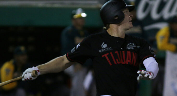 Reciben Toros a Rojos del Águila